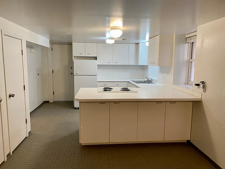 249 S Douglas St #4 — Photo 4