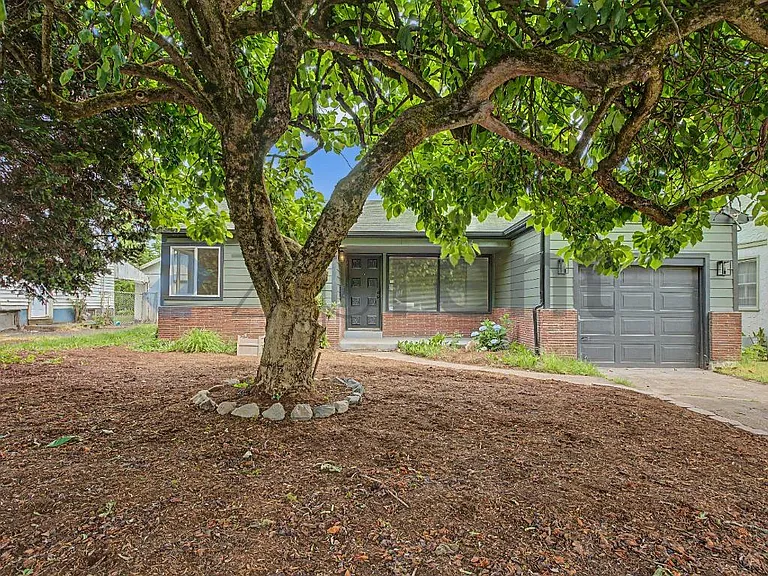 1315 N Russet St — Photo 2