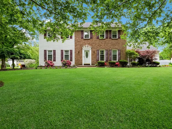 560 American Dr, Yardley, PA 19067