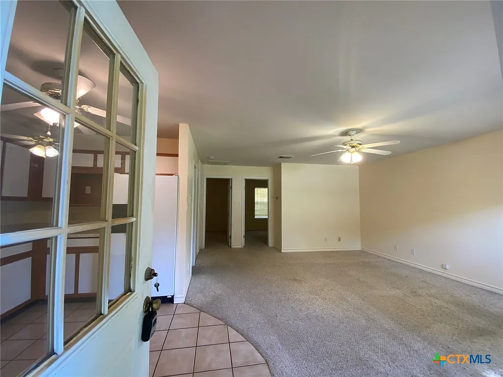 2 bed, 1.0 bath, 896 sqft, $1,275 — Photo 4