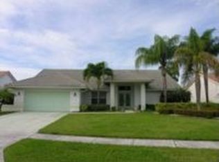 5651 Lake Shore Village Cir, Lake Worth, FL 33463