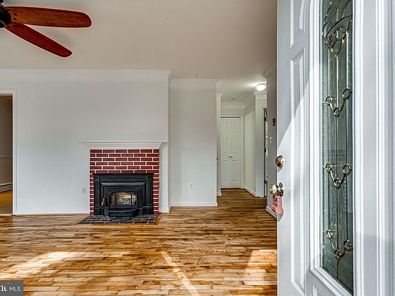 2nd image of 3122 Chepstow Ln