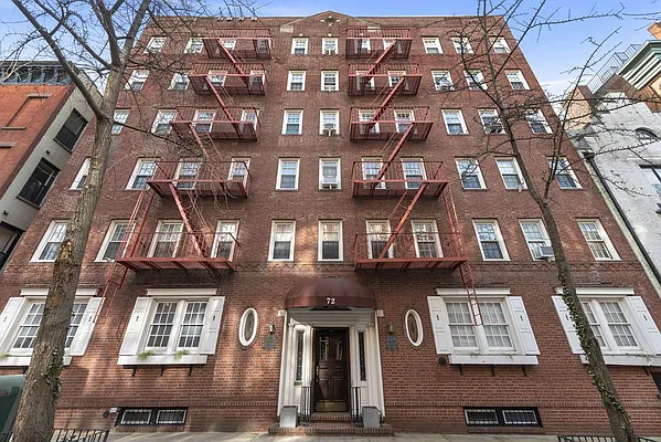 Sold by Compass | media 18