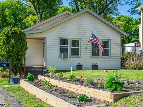 42 Main Beach Rd, Ringwood Boro, NJ 07456