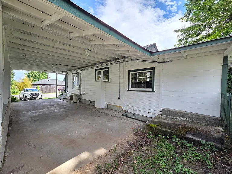 2196 Spring St E — Photo 3