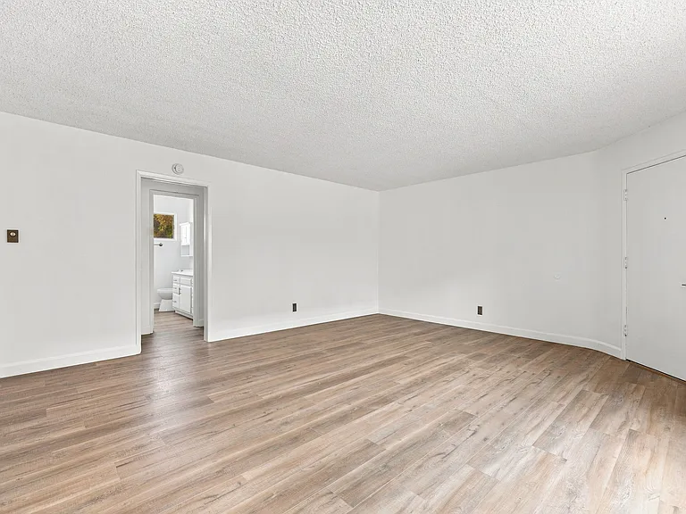 540-600 W Channel Islands Blvd #1 — Photo 11