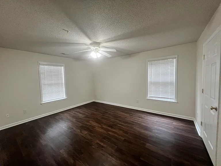 914 Scholastic Ct — Photo 6