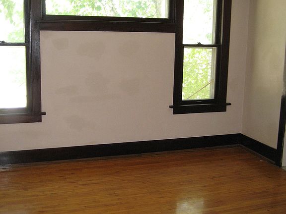 2nd image of 912 Walker St
