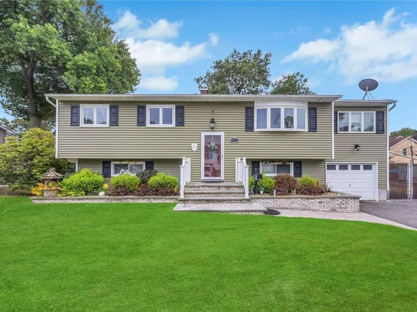 4 Winthrop Street, Islip, NY 11751