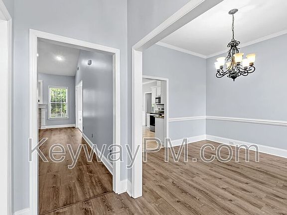 3rd image of 3011 Old Lodge Rd