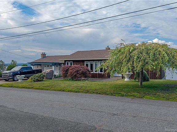 5th image of 127 Bay Crescent Dr