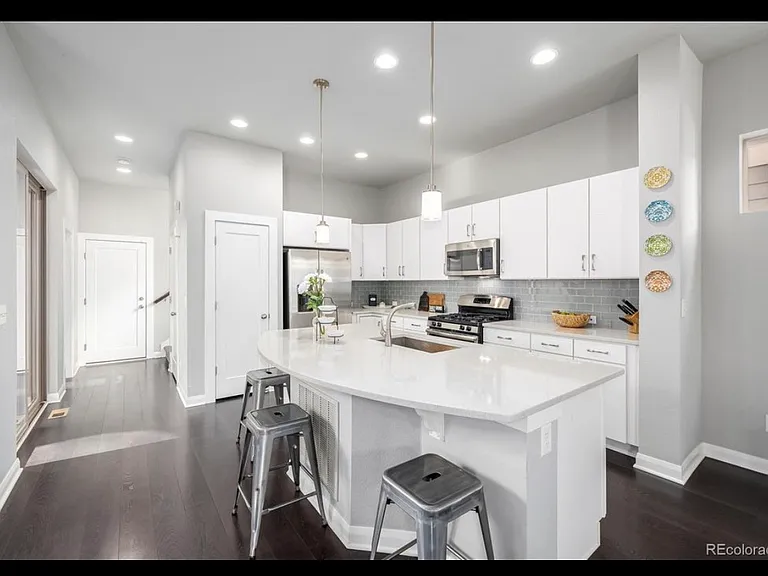 1764 W 67th Pl — Photo 5