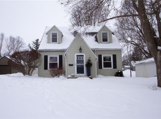 1213 W 2nd St, Pella, IA 50219