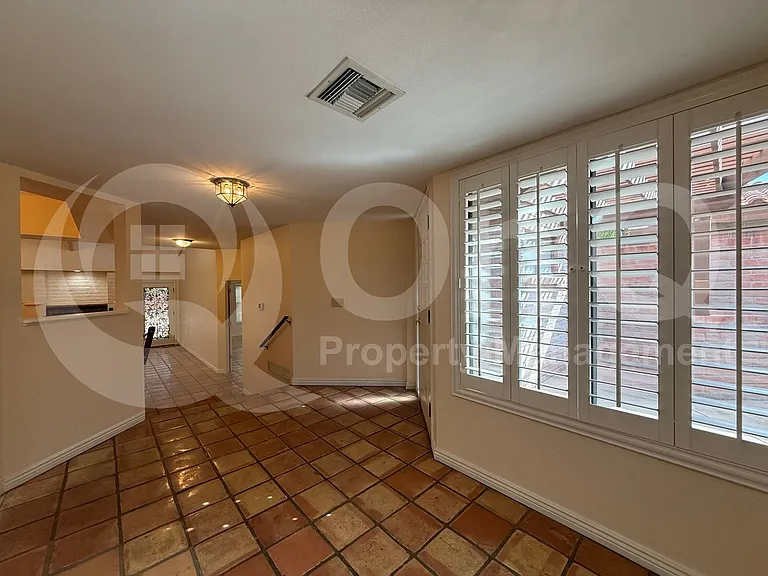2000 E Campbell Ter — Photo 27