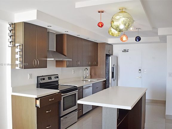 3rd image of 401 Ocean Dr APT 307