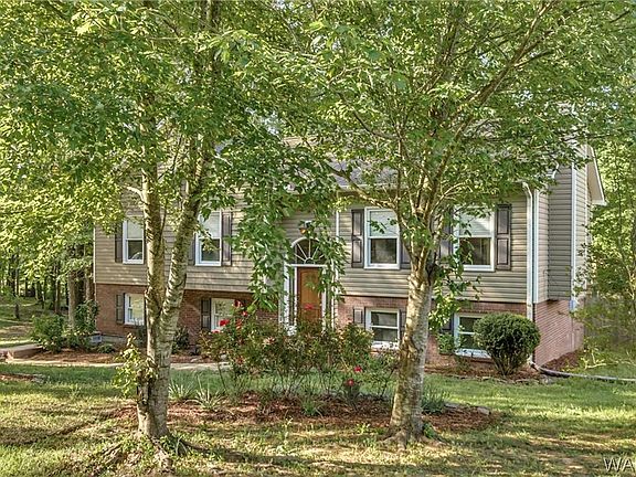 3rd image of 3401 Rockford Dr