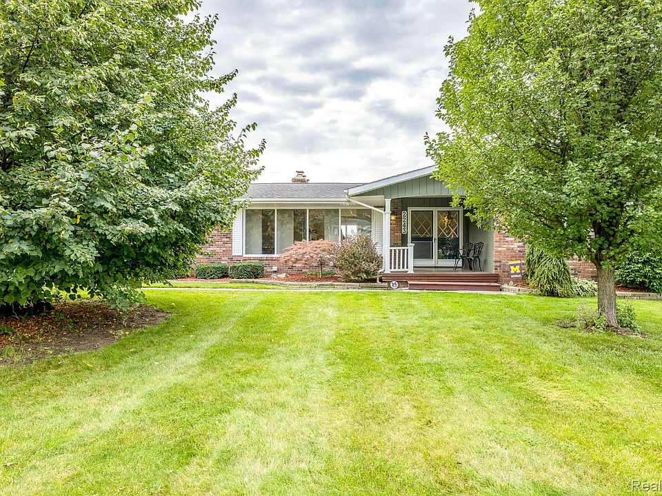 1st image of 2243 Woodstock Dr
