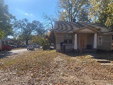2nd image of 2537 E 40th St