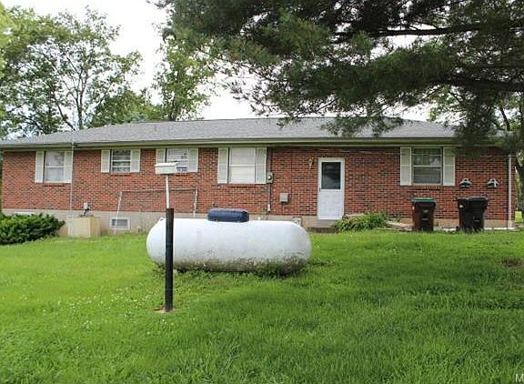 3rd image of 696 S Lincoln Dr