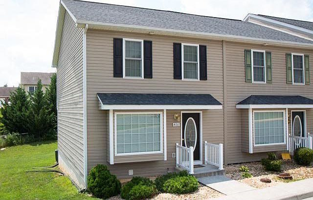 1st image of 400 Freedom Ct