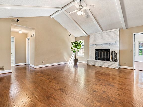 5th image of 1202 Bob White Ln