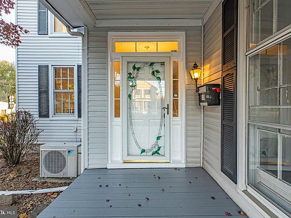 4th image of 110 Delaware Ave