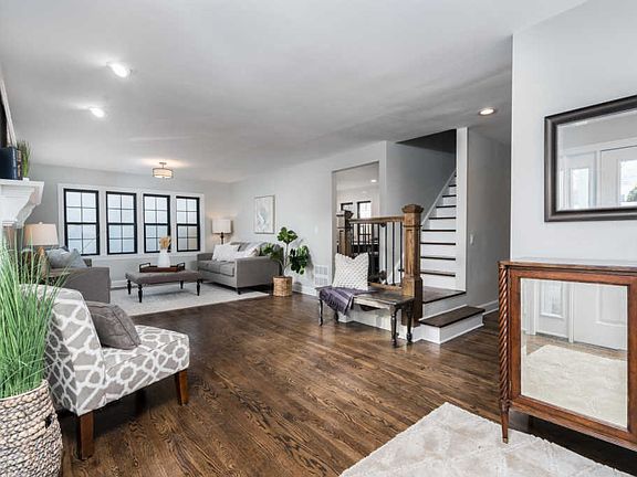 3rd image of 5977 N Lake Dr