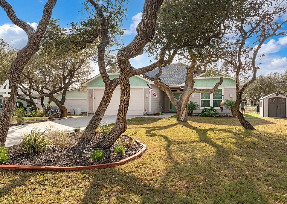 1st image of 4 Circle Lake Dr
