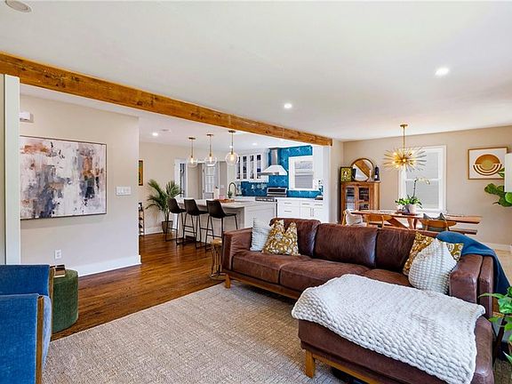 5th image of 886 Scott Cir