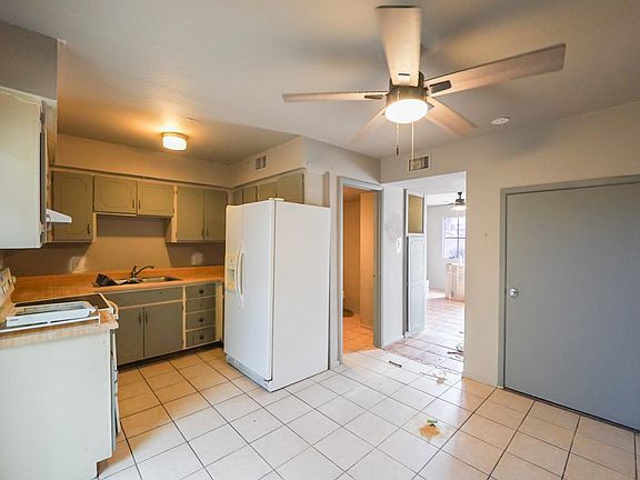 5th image of 1508 W 9th Pl APT 5