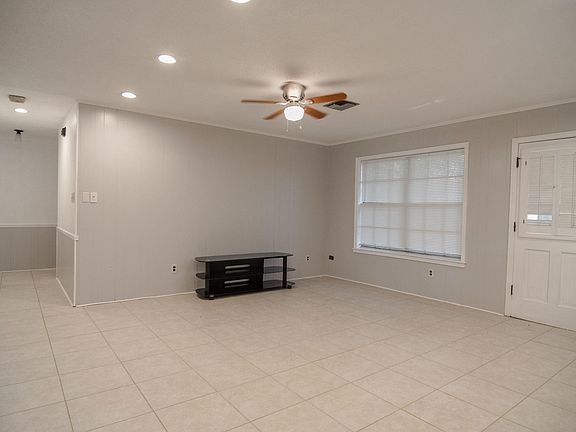 3rd image of 111 Valencia Dr