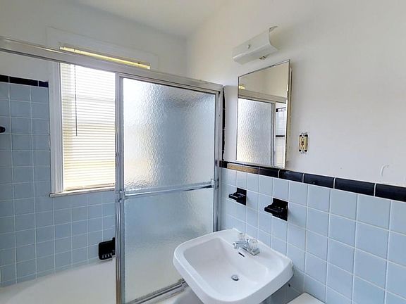 5th image of 1852 Forest Hills Blvd APT 4