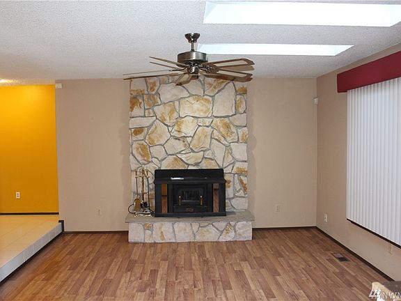 4th image of 15221 110th Ave E