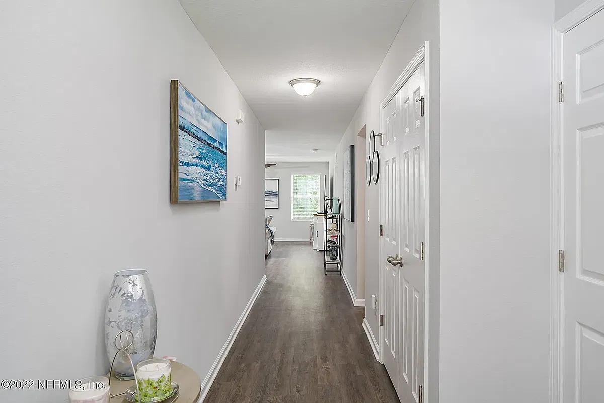 3 bed, 2.0 bath, 1470 sqft, $2,550 — Photo 2