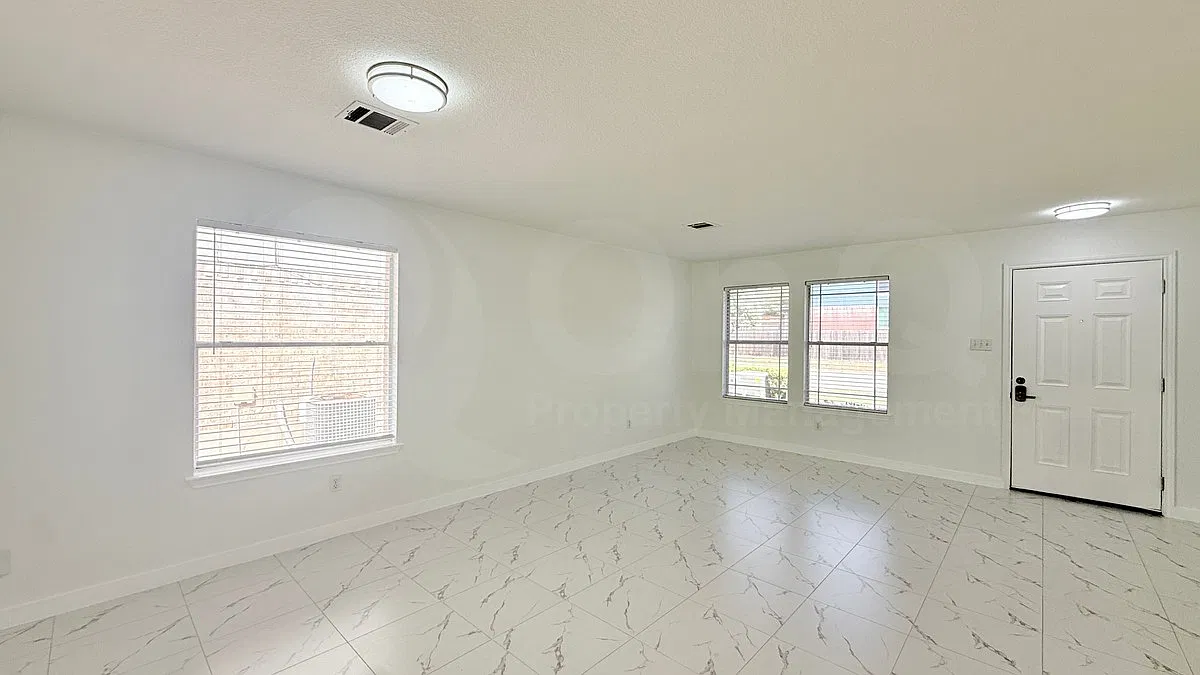3 bed, 2.0 bath, 1616 sqft, $2,200 — Photo 4