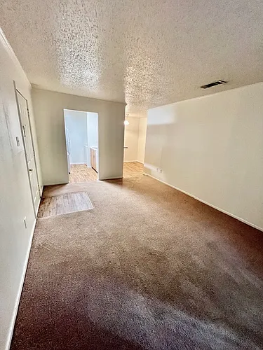 201 W Spence St Photo 1