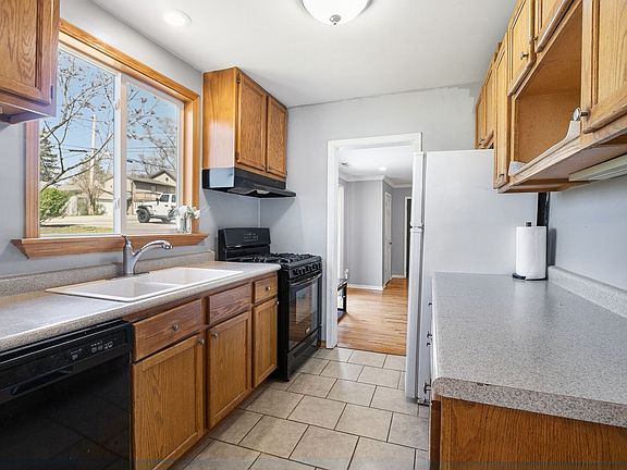 5th image of 327 Kenwood Dr