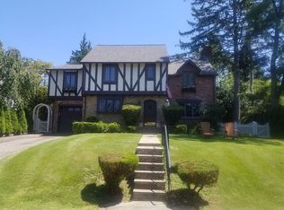 21 Homewood Dr, Manhasset, NY 11030