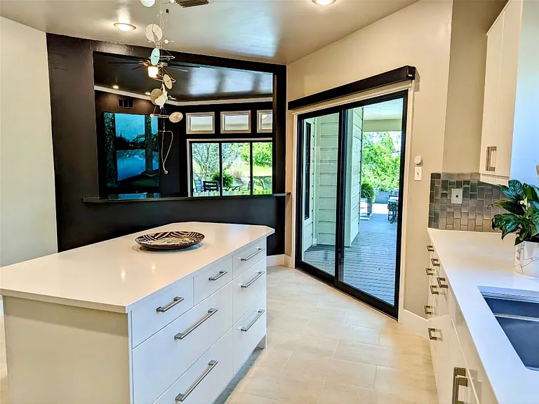 303 Golf Crest Ln — Photo 9