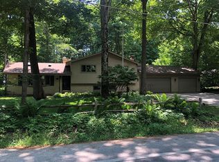 1043 Indian Mound Rd, Sheboygan, WI 53081