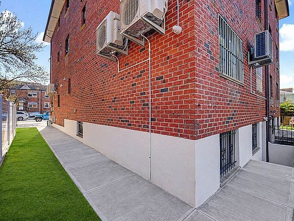 4th image of 4344 161st St