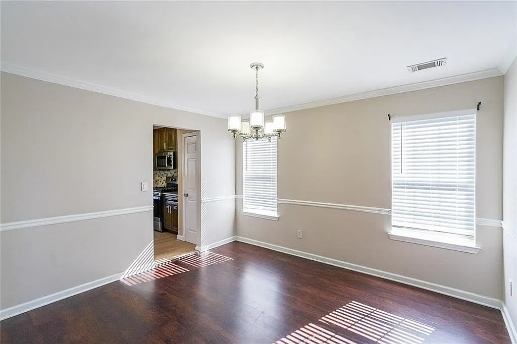 4 bed, 2.5 bath, 2796 sqft, $2,500 — Photo 4