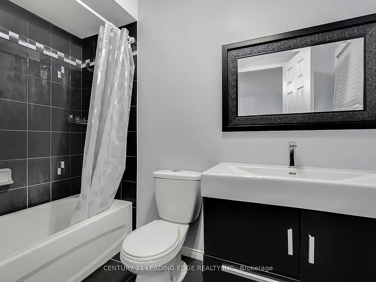 7166 Sandhurst Dr — Photo 22