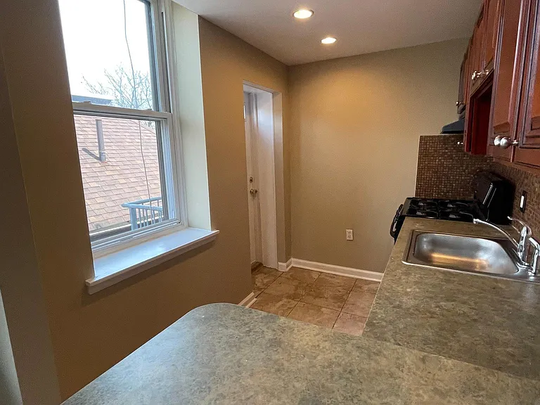 4537 Spruce St #C7 — Photo 2