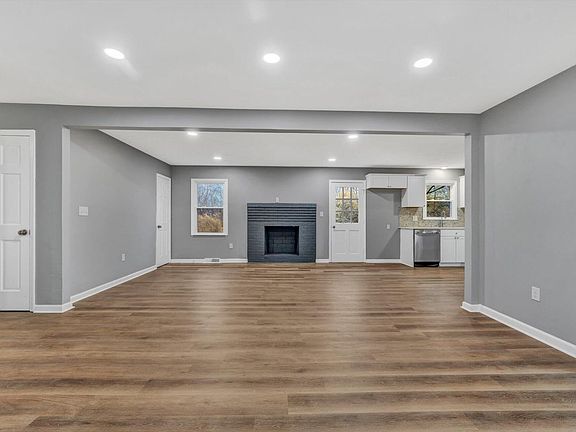 3rd image of 177 Oakdale Dr