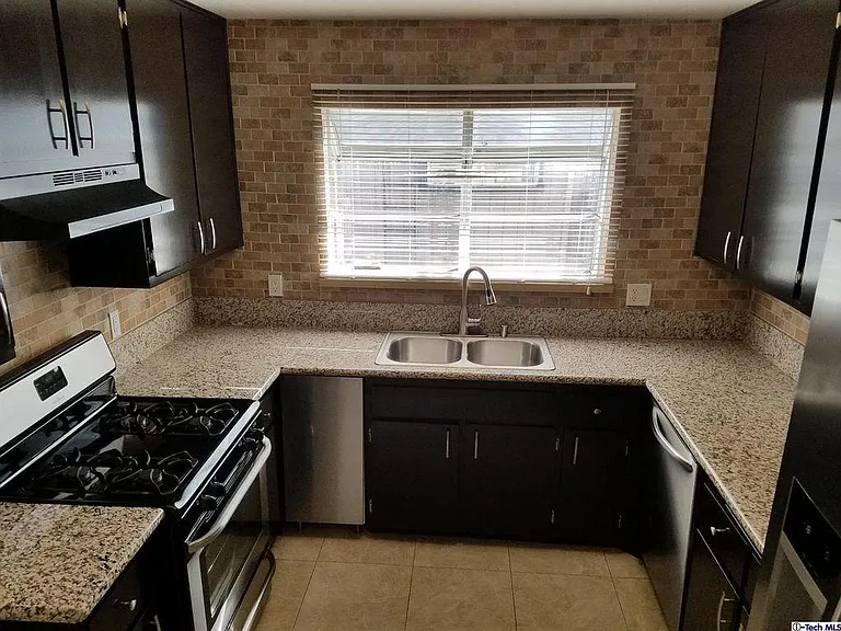 9414 Moonbeam Ave #15 — Photo 3