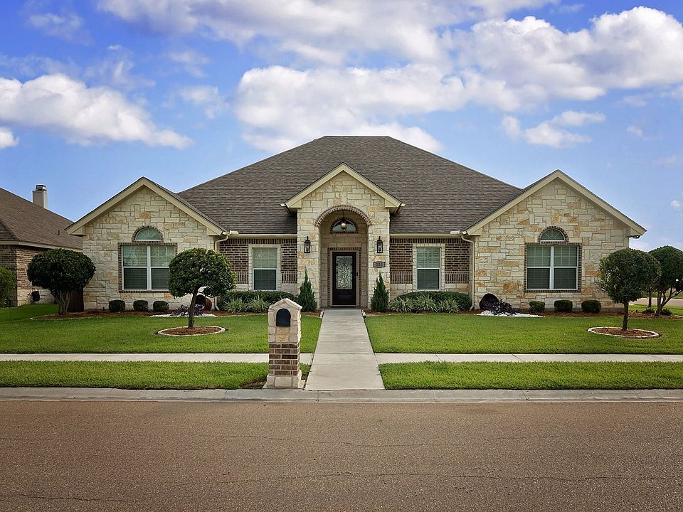 1st image of 205 Auburn Hl