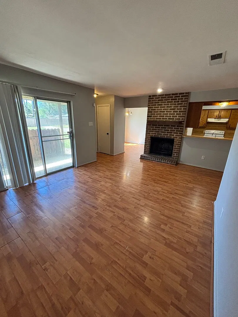 Summer Grove Duplex — Photo 2