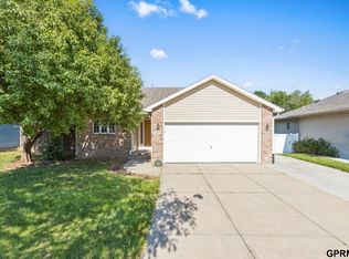 1833 Timber Ridge Rd, Lincoln, NE 68522