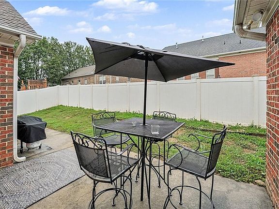 5th image of 115 Stillmere Ct